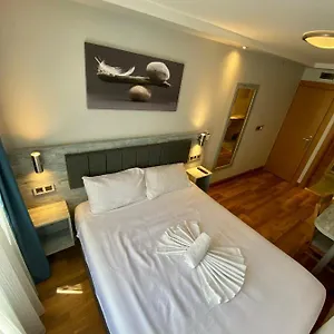 Kaya Est 1985 Hotel