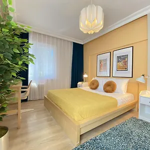Chic Flat Near Shopping Malls In Sisli شقة